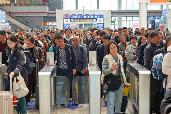 鐵路清明小長假運輸啟動 貴陽車站預計送客93.4萬人次_fororder_微信圖片_20250403134638