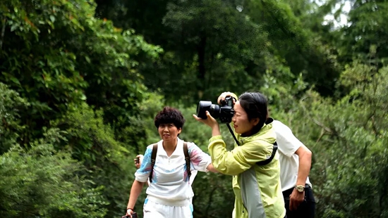 貴州平塘：“雙節”同慶山水歡 甲茶瀑布引客來_fororder_640