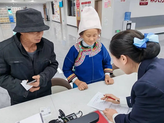 黔南州·都勻市一體化政務服務大廳：鑄牢中華民族共同體意識 融入群眾暖心服務第一線_fororder_640