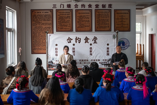 貴州天柱:“五堂聯動 共建育人”模式守“未”成長_fororder_天柱縣坌處鎮三門塘“合約食堂”,“理論宣傳二人講”開講。