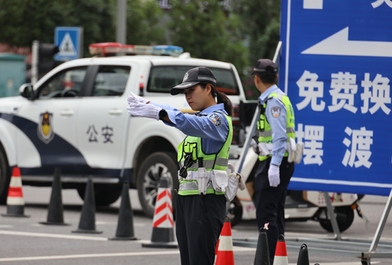 “雙節”邂逅黃果樹:沉浸式文旅盛宴點亮國慶假期 “雙節”邂逅黃果樹:沉浸式文旅盛宴點亮國慶假期_fororder_640 (1)