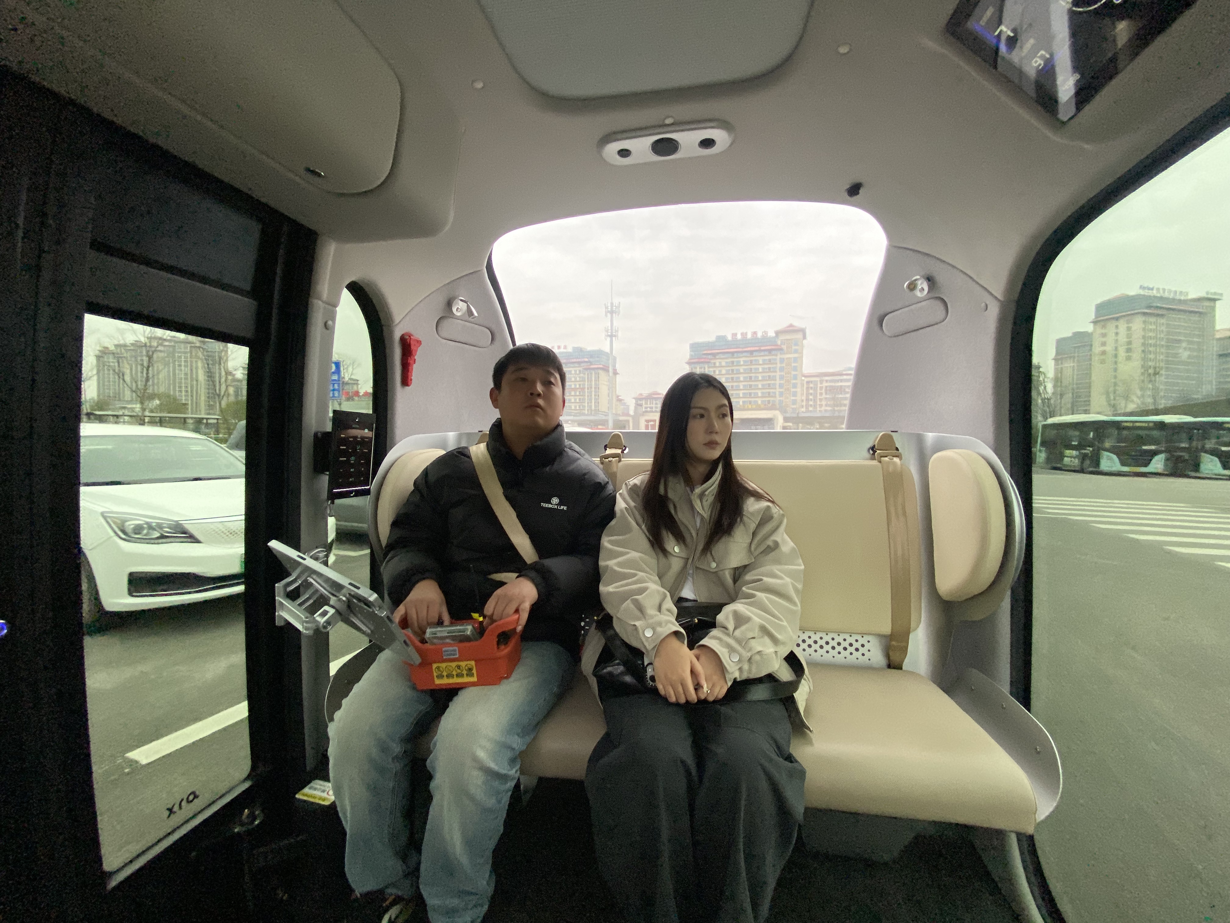 貴州首條無人駕駛公交車線路落地花溪大學城