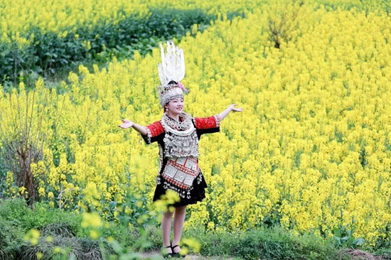 貴州臺江：三月菜花黃 金色花海醉遊人_fororder_640 (1)