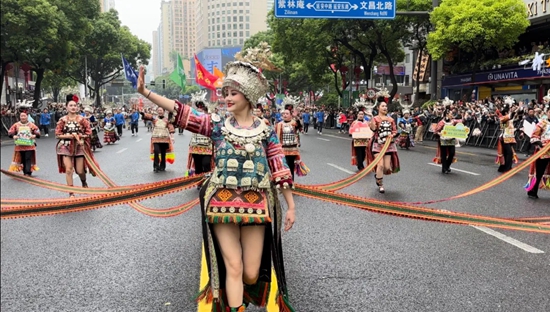 黔東南州盛裝亮相2025年貴州民族團結大巡遊_fororder_640 (2)