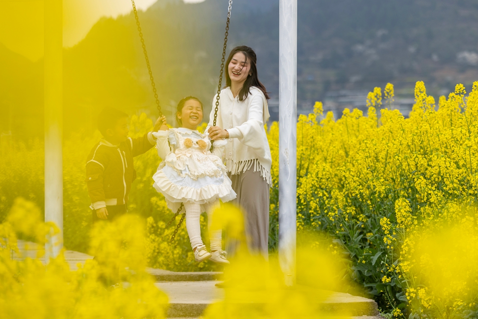 貴州施秉:踏青賞花享春光