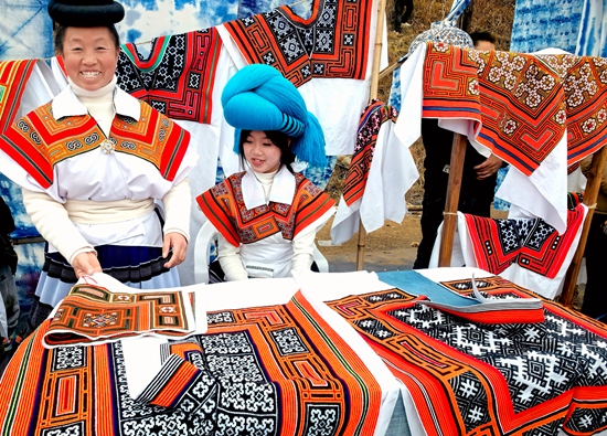 貴州六盤水鍾山區：南開跳花節演繹濃郁民族風情_fororder_苗族非遺展示  攝影  楊展淩