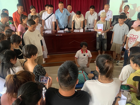 貴州省開陽縣大力推進院前急救體系建設 織密生命“保護網”_fororder_開展公眾急救培訓