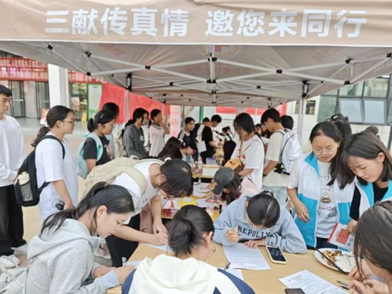 貴州省紅十字生命教育暨“三獻”快閃問答進校園 貴州省紅十字生命教育暨“三獻”快閃問答進校園_fororder_微信圖片_2025-10-27_153515_650