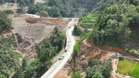 貴州省級重大項目G243雷山也耶至丹寨揚武公路改擴建工程迎來新進展_fororder_7月29日,G243雷山也耶至丹寨揚武公路改擴建項目二標丹寨段 莫昌怡攝