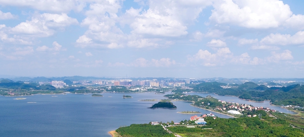 貴陽清鎮民宿旅居：從“避暑落腳地”到“生活目的地”的蝶變之路_fororder_天藍水清的湖城清鎮