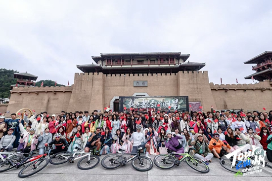 環貴州S3賽段(都勻綠博園-雷山西江苗寨)開賽:穿越苗嶺畫廊 叩響千戶苗寨 環貴州S3賽段(都勻綠博園-雷山西江苗寨)開賽:穿越苗嶺畫廊 叩響千戶苗寨_fororder_微信圖片_20251022143749_2035_60