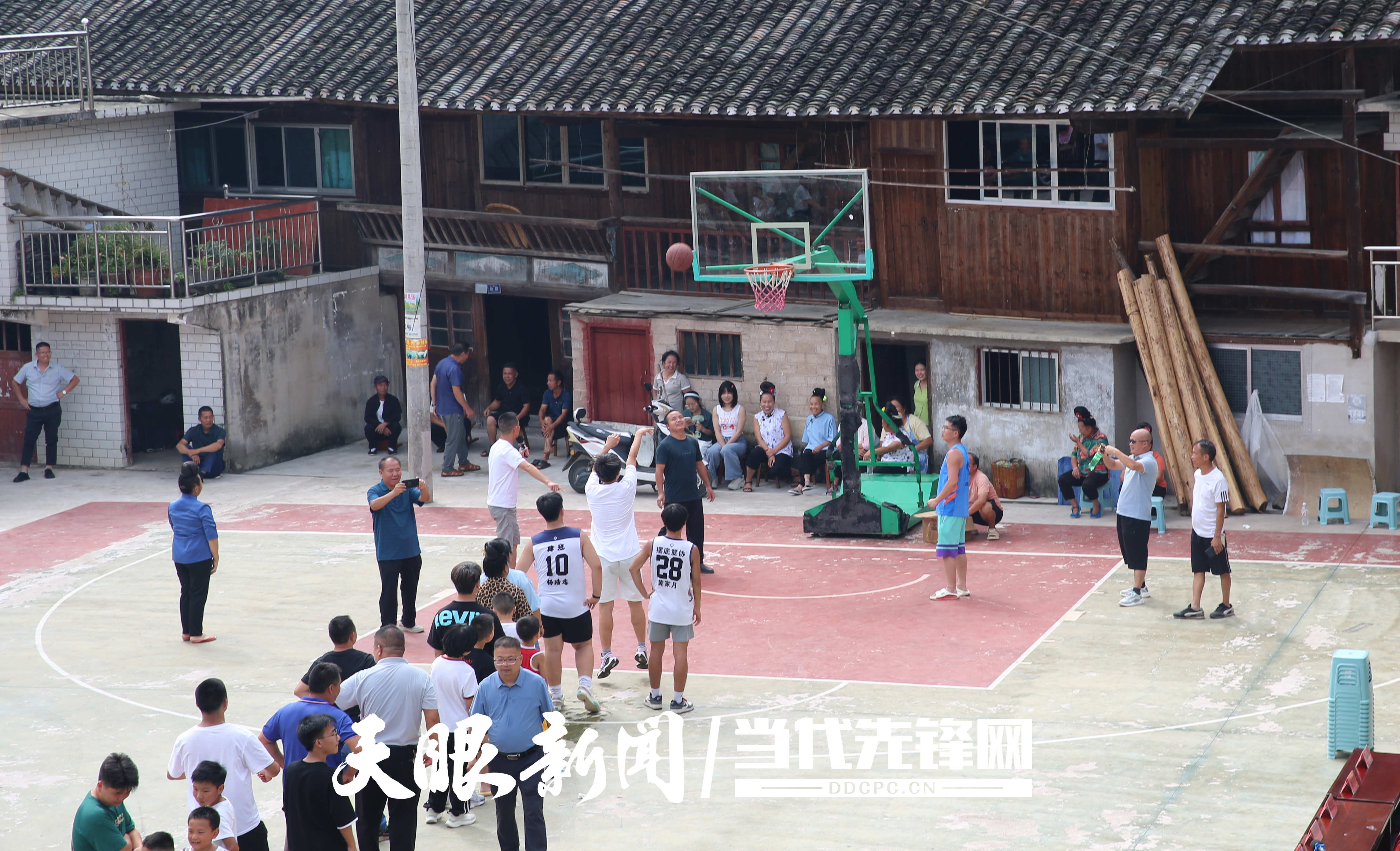 凱里市擺底苗寨13年堅持頒發獎學金 激勵學子逐夢前行