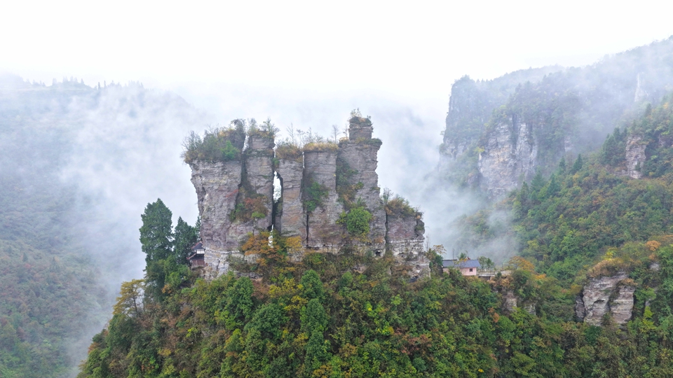 貴州務川：霧鎖山川“七柱擎天”_fororder_圖為 務川七柱山 蹇詩奇 攝.JPG