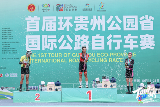 環貴州S3賽段(都勻綠博園-雷山西江苗寨)開賽:穿越苗嶺畫廊 叩響千戶苗寨 環貴州S3賽段(都勻綠博園-雷山西江苗寨)開賽:穿越苗嶺畫廊 叩響千戶苗寨_fororder_640 (2)