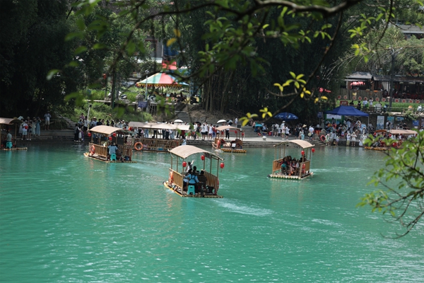 暑期消費火熱 “玩水”成貴州羅甸夏日經濟“熱引擎”_fororder_大小井省級風景名勝區.JPG