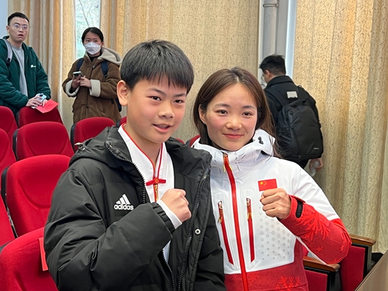 亞冬會冠軍文穎走進校園 講述跨界奮鬥與夢想之路_fororder_微信圖片_20250317112801