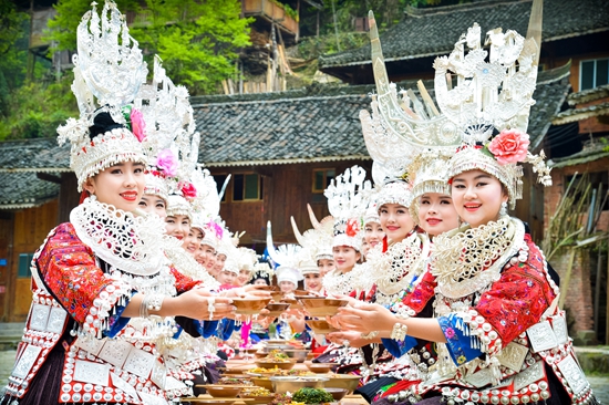 2025年貴州臺江苗族姊妹節即將盛大開啟_fororder_長桌宴（臺江縣融媒體中心供圖）