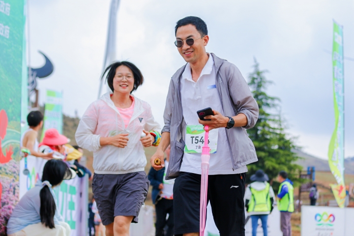 2025年烏蒙大草原健康跑 千余名跑者暢享杜鵑花海_fororder_5