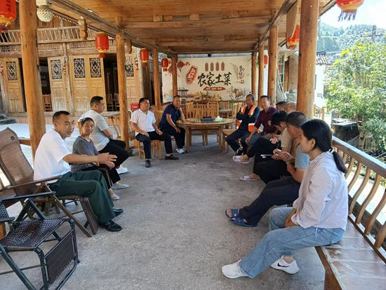 貴州施秉:“院壩 入戶”共繪生態護鳥“新圖景” 貴州施秉:“院壩 入戶”共繪生態護鳥“新圖景”_fororder_城關鎮利用鳥類保護院壩會宣傳保護鳥類法律常識