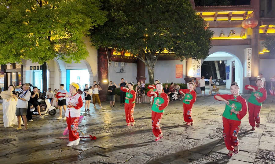 “賽動黔景”2025年貴州省龍舟冠軍賽圓滿落幕 鎮遠古城共慶龍舟盛會_fororder_f0d8b9e218ed7ea310de845f326e6b82