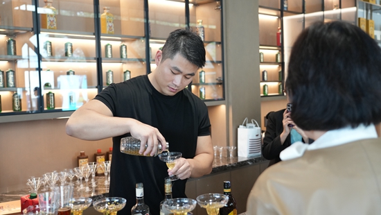 四大“新”意涌動赤水河 遵義醬酒節釀造美好生活_fororder_新業態展示1.JPG