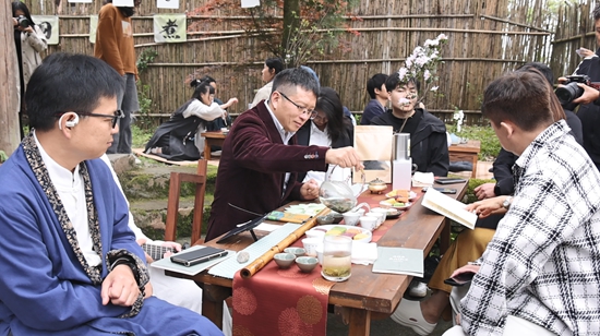 貴州獨山縣開展“影山文脈·涼亭飛花”讀書日文化交流活動_fororder_20250423174052-qqoRsz-