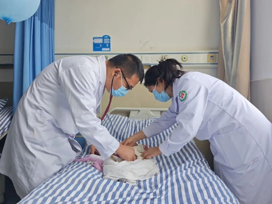 廣東中山“組團式”醫療幫扶賦能 六盤水市水城區人民醫院實現診療能力躍升_fororder_640 (3)