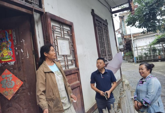 貴州省民族團結進步模範個人韋厚珍：一針一線繡出民族團結“同心圓”_fororder_圖片3