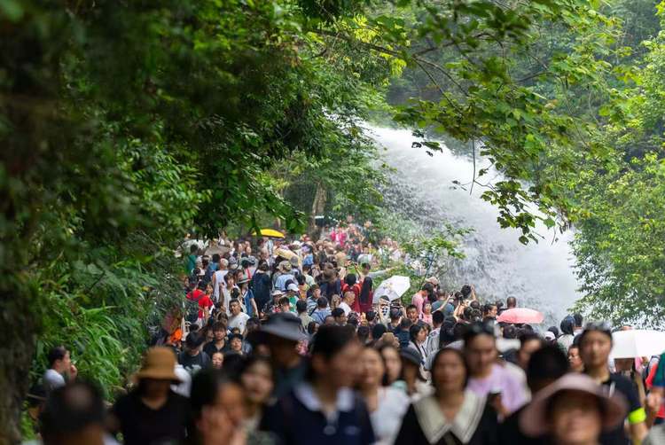 因橋興旅成“頂流”！郵儲金融為景區賦能