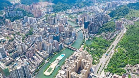 貴州都勻：打造安全 “戲水長廊” 劍江河成市民夏日親水樂園_fororder_640 (3)