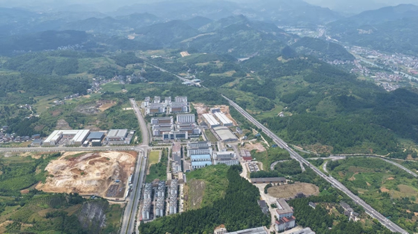 跨山越海共振興 東西部協作的“鎮遠實踐” 跨山越海共振興 東西部協作的“鎮遠實踐”_fororder_黔東經濟開發區一角(何昌華 攝)