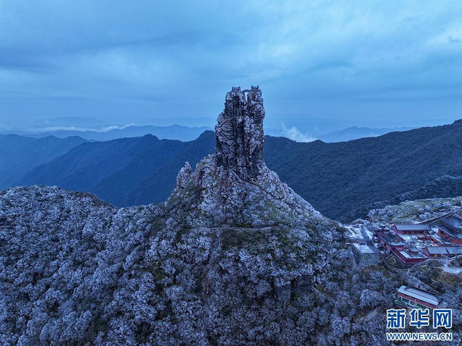 貴州梵凈山：初雪至 美如畫