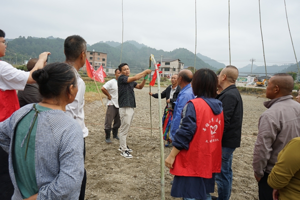 貴州施秉：百畝羊肚菌落地 沃野繪就振興新景_fororder_施秉縣馬號鎮開展羊肚菌搭棚技術培訓 1