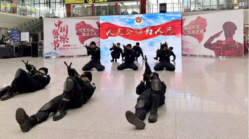 警犬搜爆、魔術表演……南寧鐵路公安開展110主題宣傳活動