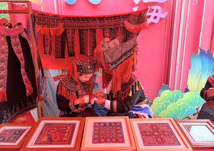 2025貓兒山高山杜鵑花文化旅遊季活動開幕_fororder_2