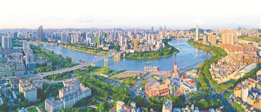 一江碧水潤綠城