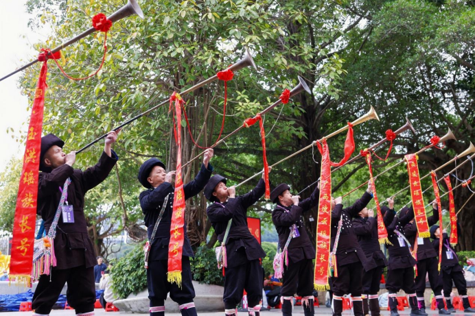 鼓韻奏響八桂情 非遺綻放“三月三”_fororder_4月1日鼓韻奏響八桂情 非遺綻放“三月三”680