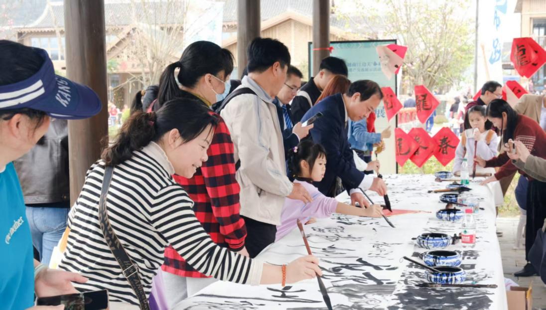崇左龍州：中越邊民共慶“春龍節”展非遺魅力_fororder_7