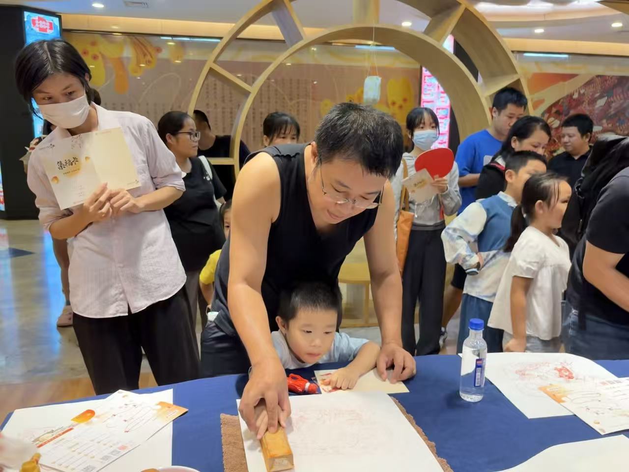 廣西圖書館舉辦遊園會 “書香”為媒賀中秋佳節_fororder_5