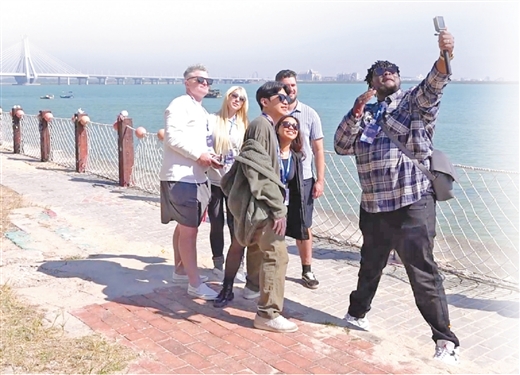 外籍博主在北海喊話:“這裡的海太漂亮了”