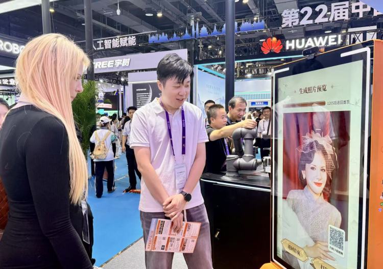 聚焦東博會AI專館 千款創新産品打造“科技大集”_fororder_8