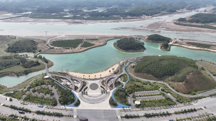 國際紅樹林中心2025年第一期紅樹林保護修復能力建設研討班在廣西欽州開展現場教學_fororder_2
