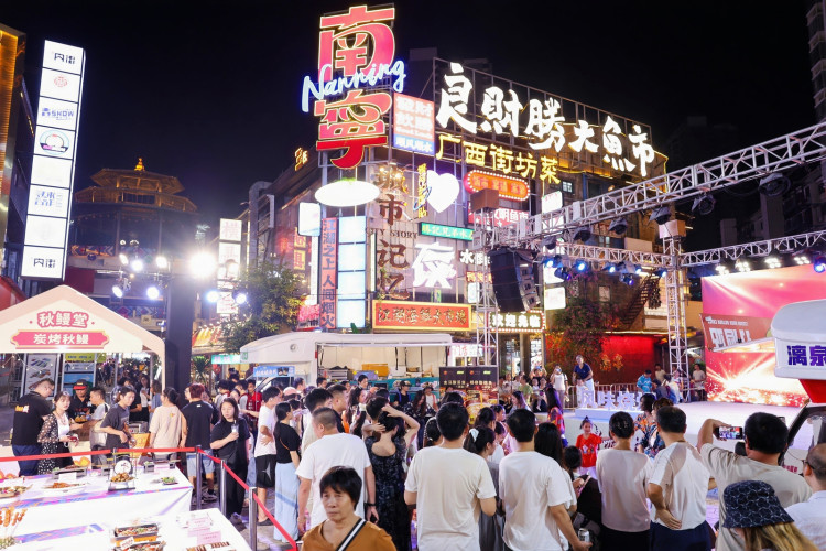 “風味燒烤+桂酒精釀”集市“點燃”廣西夜經濟_fororder_2