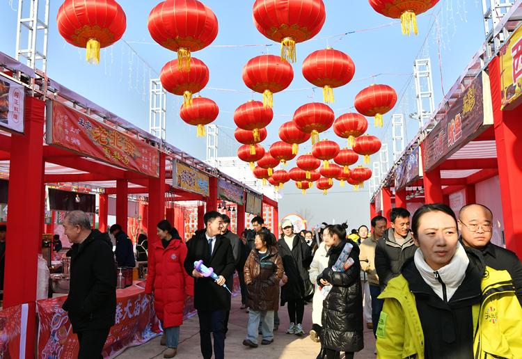 河北遷安：逛廟會買年貨 文旅消費過大年