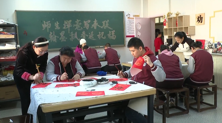 石家莊市鹿泉區：新春送福 為愛潑墨