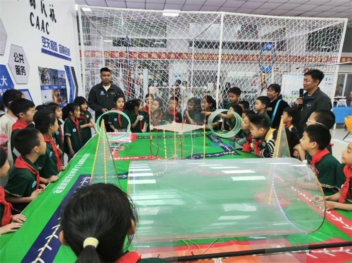 石家莊市青園街小學開展“探秘新科技 解碼無人機”紅領巾研學實踐活動_fororder_image001