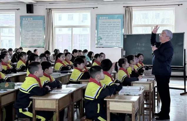 河北淶水縣：“以訓助研”提升教師素質_fororder_圖片2