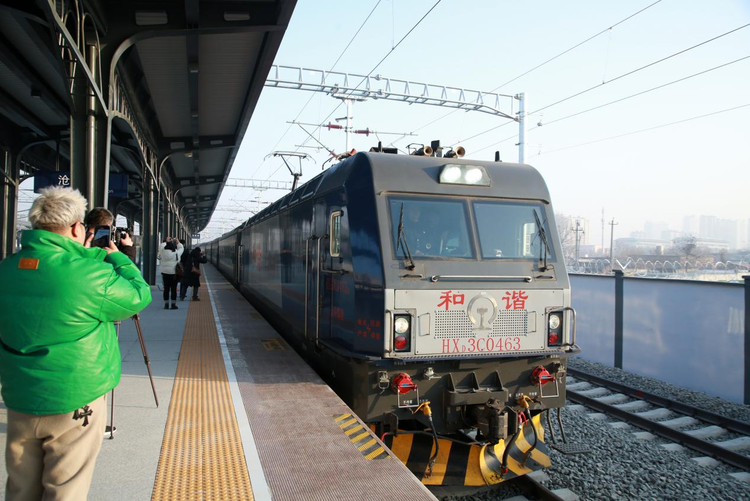 旅客點讚京滬鐵路滄州站新站房