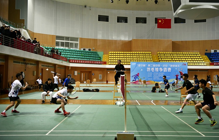 第二屆中國·遷安“誰是球王”羽毛球爭霸賽在河北遷安開賽