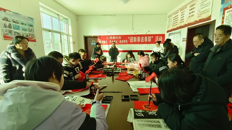 河北唐縣：寫春聯迎新春 墨香暖人心
